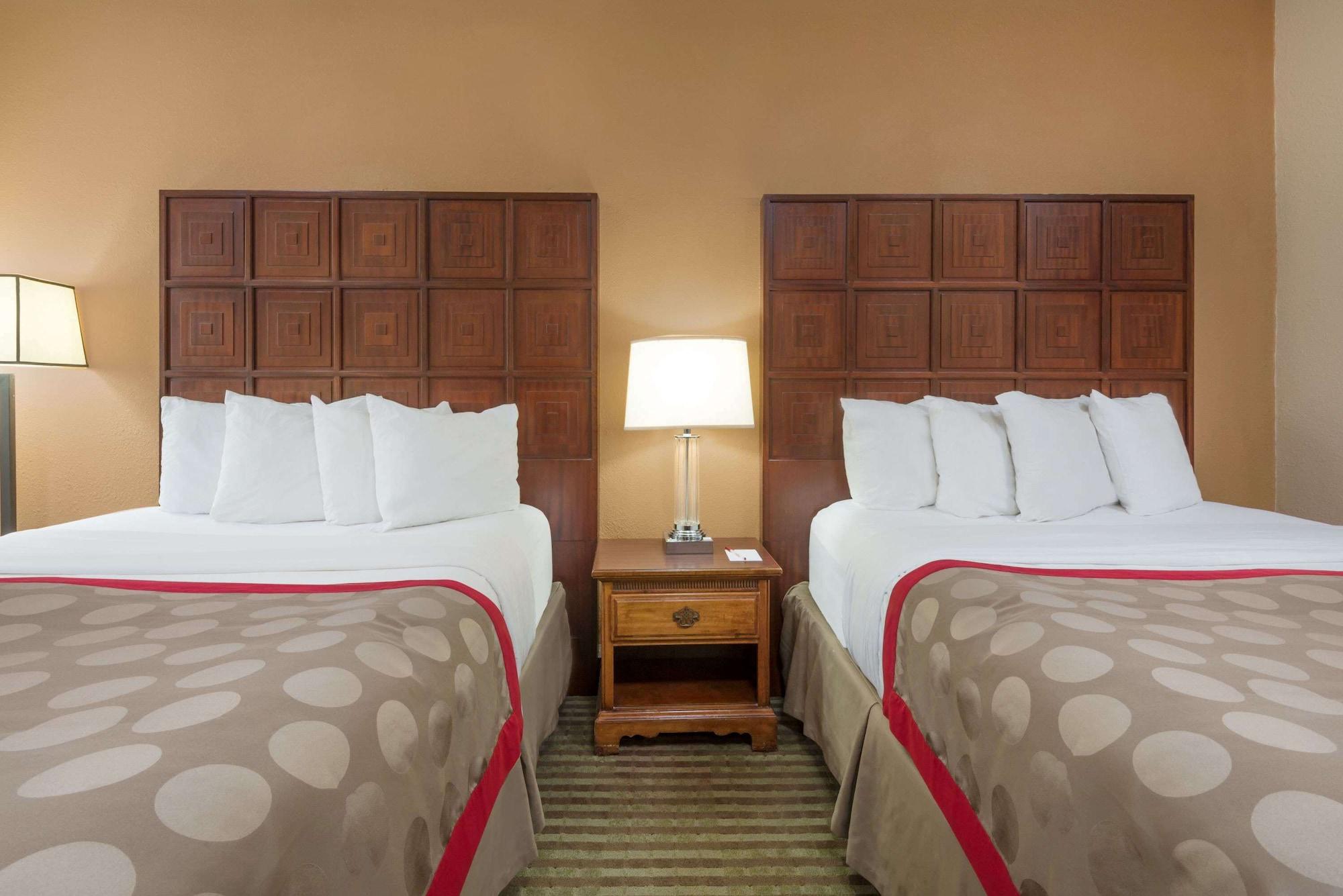 Hotel Ramada By Wyndham Columbus North Westerville Esterno foto