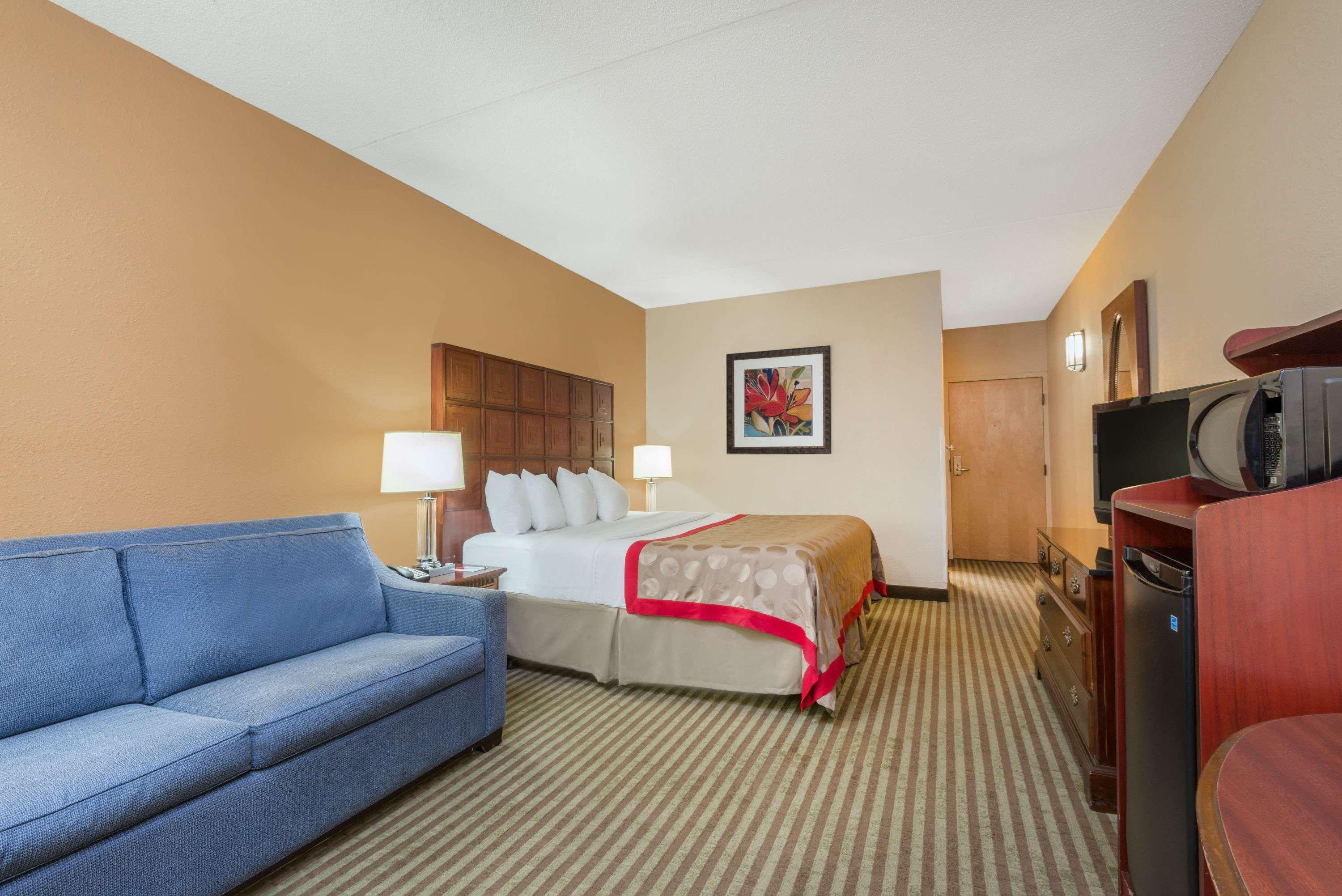 Hotel Ramada By Wyndham Columbus North Westerville Esterno foto