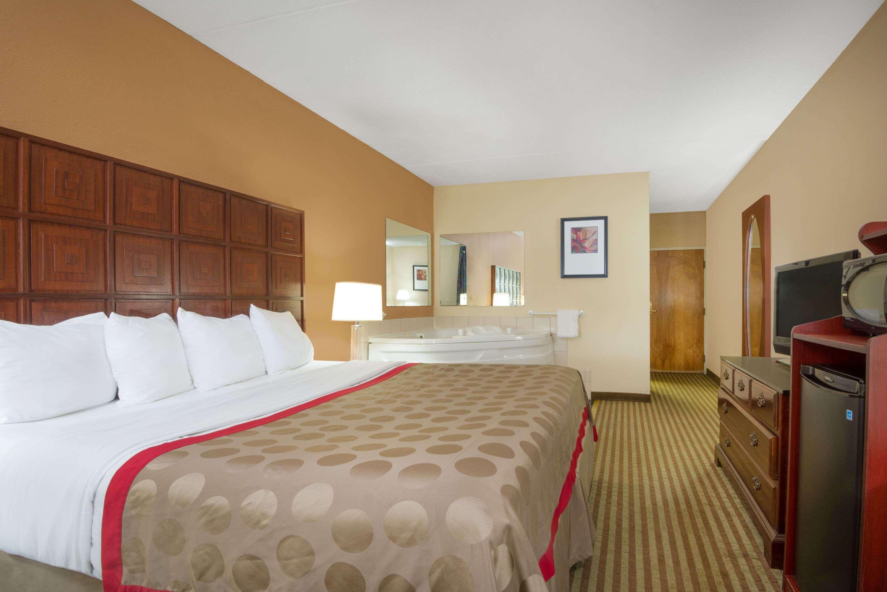 Hotel Ramada By Wyndham Columbus North Westerville Esterno foto