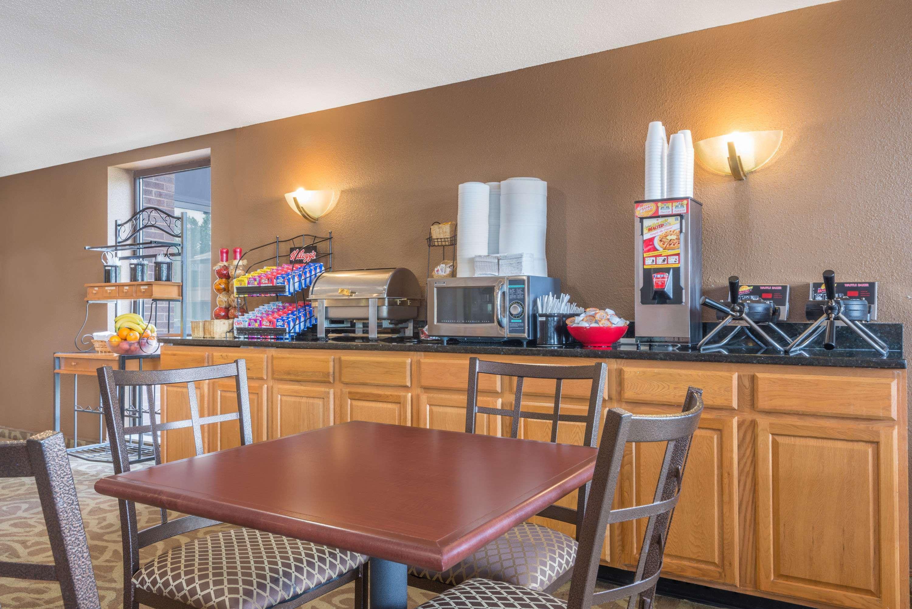 Hotel Ramada By Wyndham Columbus North Westerville Esterno foto