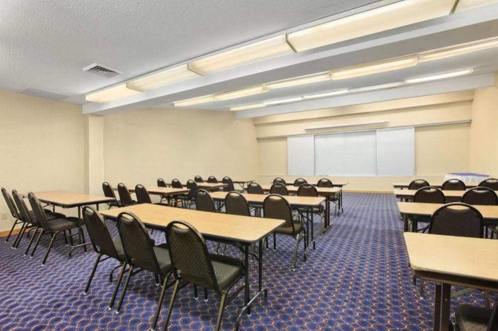 Hotel Ramada By Wyndham Columbus North Westerville Esterno foto